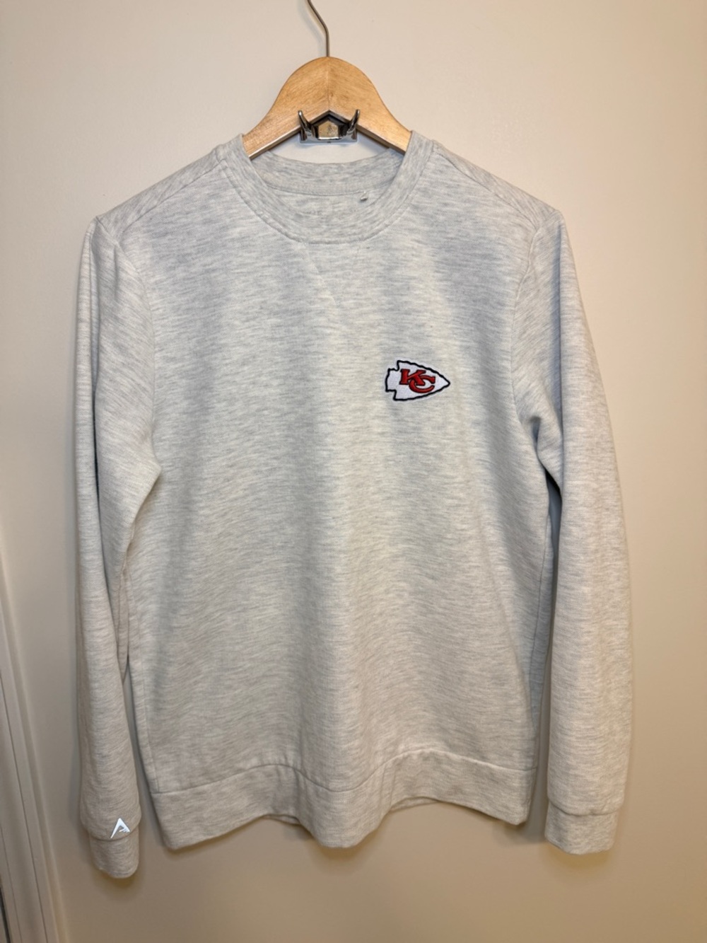 Antigua Light Gray Kansas City Chiefs Crewneck Sweatshirt